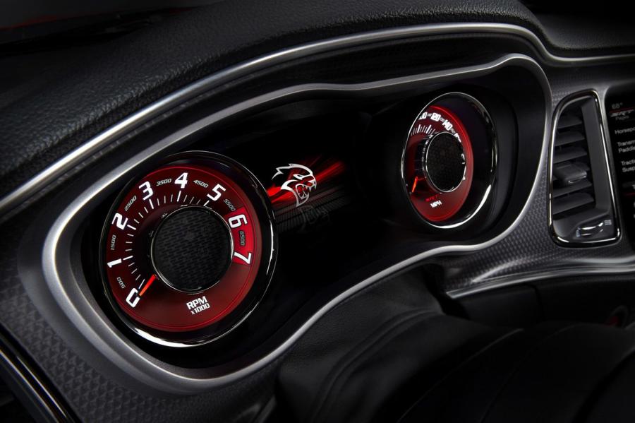  Dodge Challenger SRT 2015 года  (фото 25 из 79)